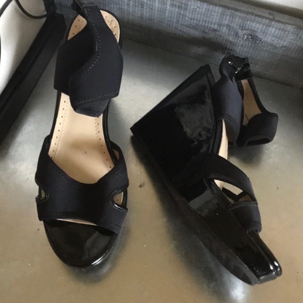 Adrienne vittadini Black patent wedge heel sandals